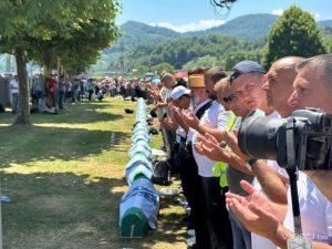 Klanjana dženaza za 14 žrtava genocida u Srebrenici