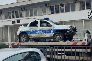 Muškarac u Nevesinju pucao na policiju, ukrao im automobil pa sletio s ceste kod Mostara