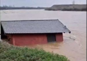 Poplave u Odžaku napravile haos: Vikendica pluta rijekom…