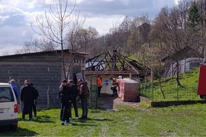 Detalji požara kod Travnika: Muškarac zapalio kuću dok su djeca, supruga i punica bili unutra