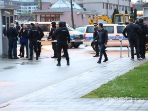 Pripadnici SIPA-e stigli ispred zgrade gdje je Milorad Dodik!